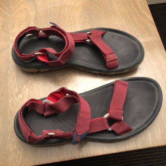 Teva Velcro river sandals like new - Picture 2 of 6